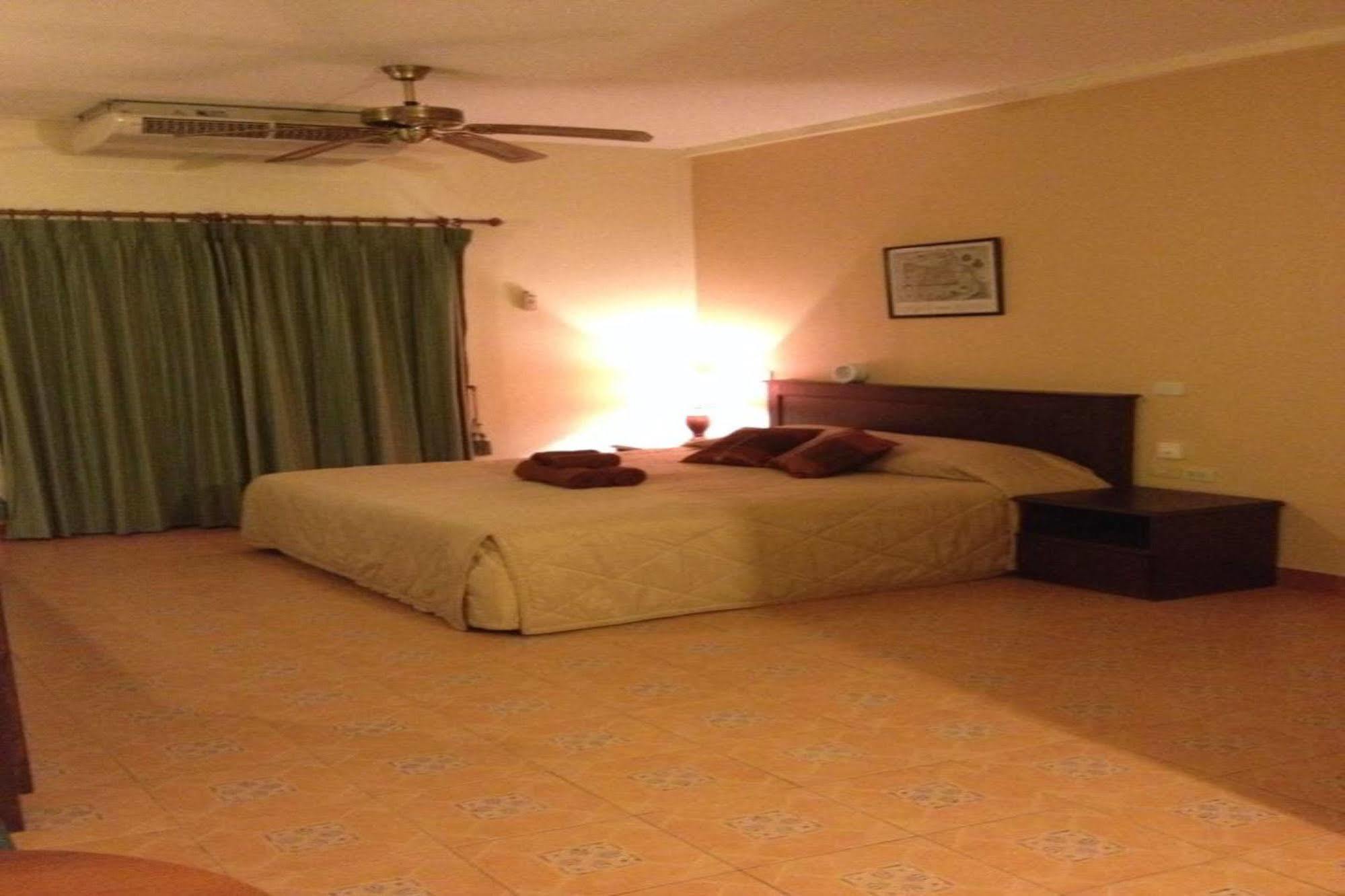Bon Ca Va Hotel Chiang Mai Buitenkant foto